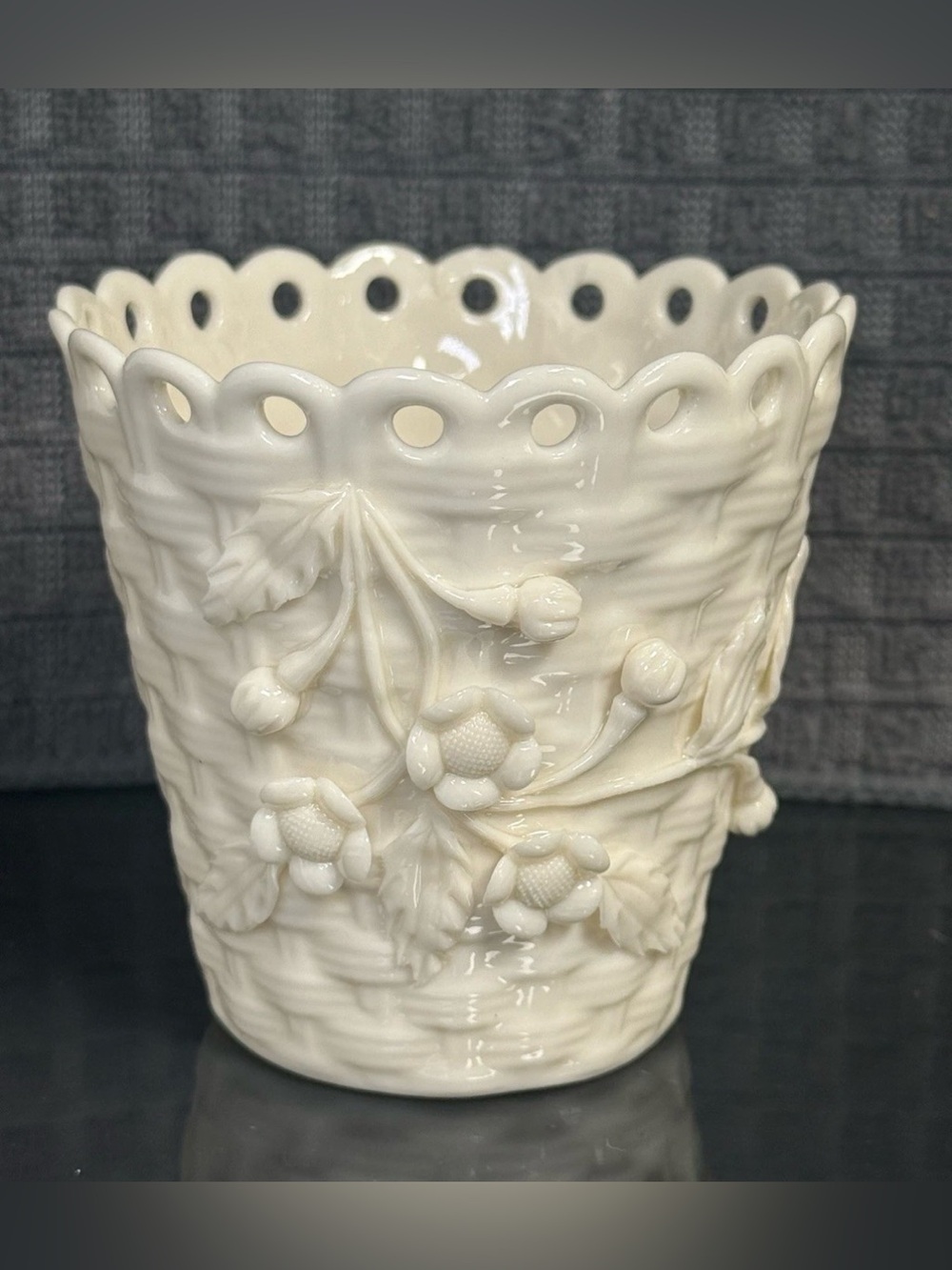 BELLEEK IRELAND APPLIED FLOWERS
BASKETWEAVE PIERCED SPILL VASE 3.5" GREEN MARK